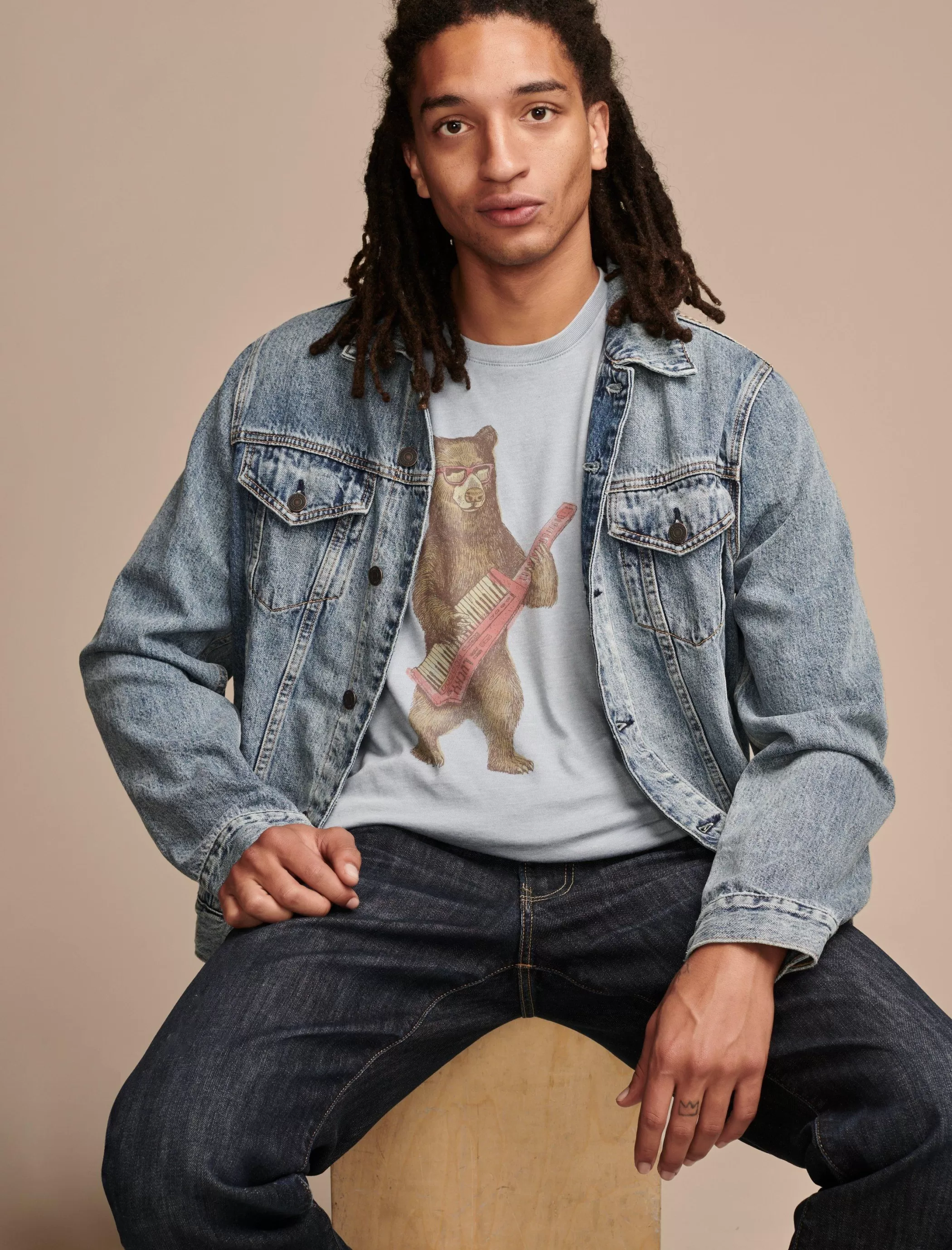 Lucky Brand Graphic Tees*keytar bear faded denim 17-4021tcx