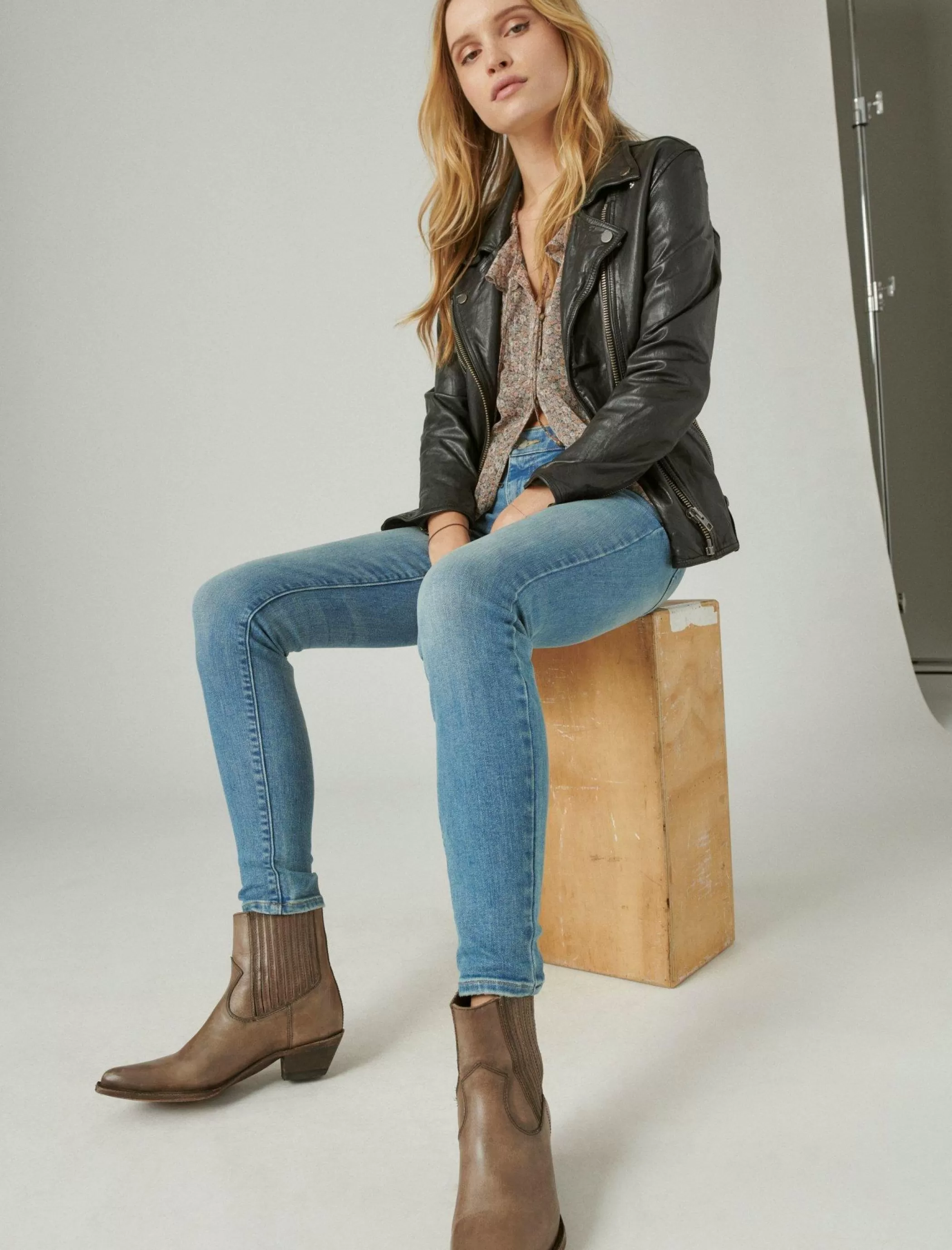 Lucky Brand Jeans | Skinny*low rise lizzie skinny record deal