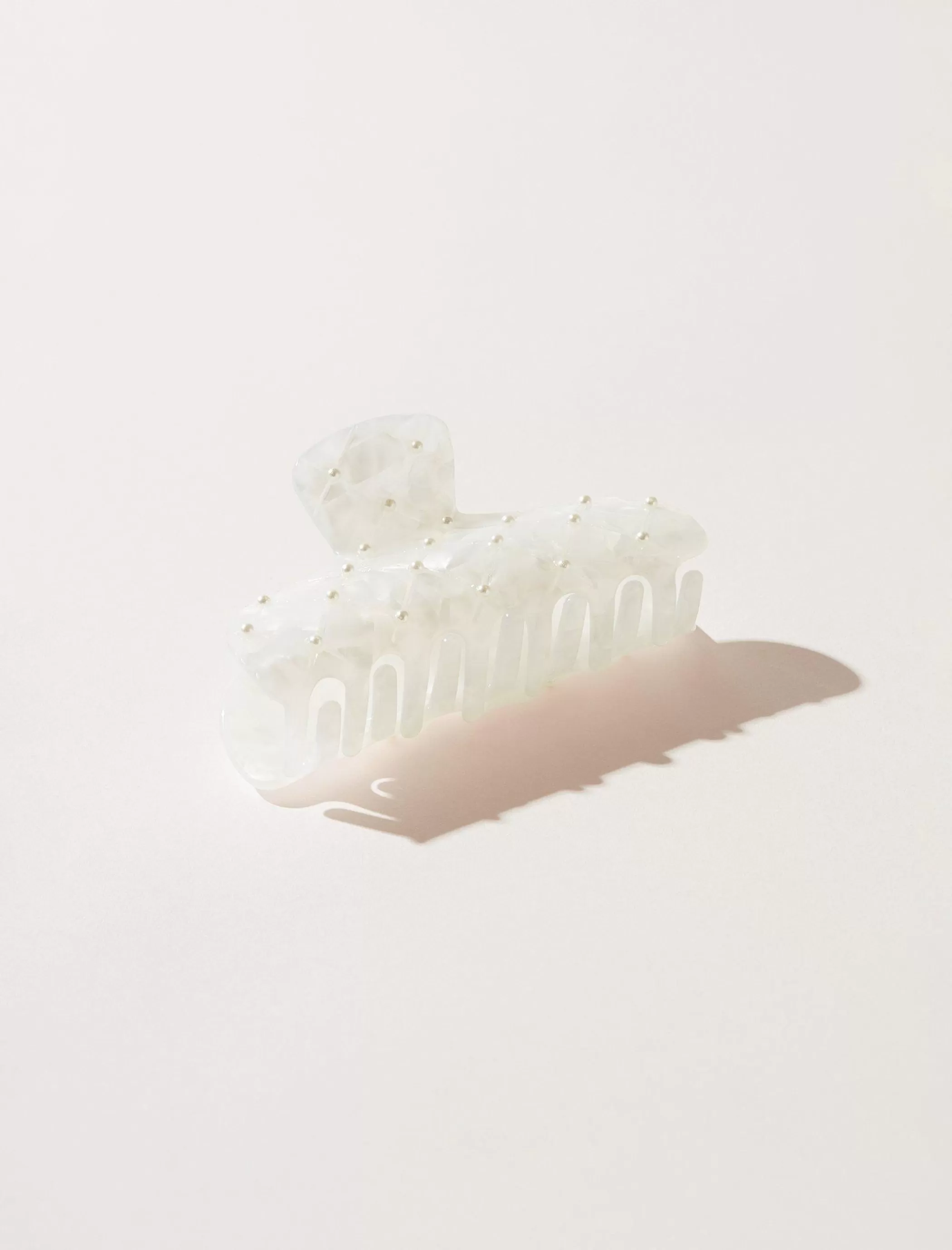 Lucky Brand Hair Accessories*pearl quilted claw clip white