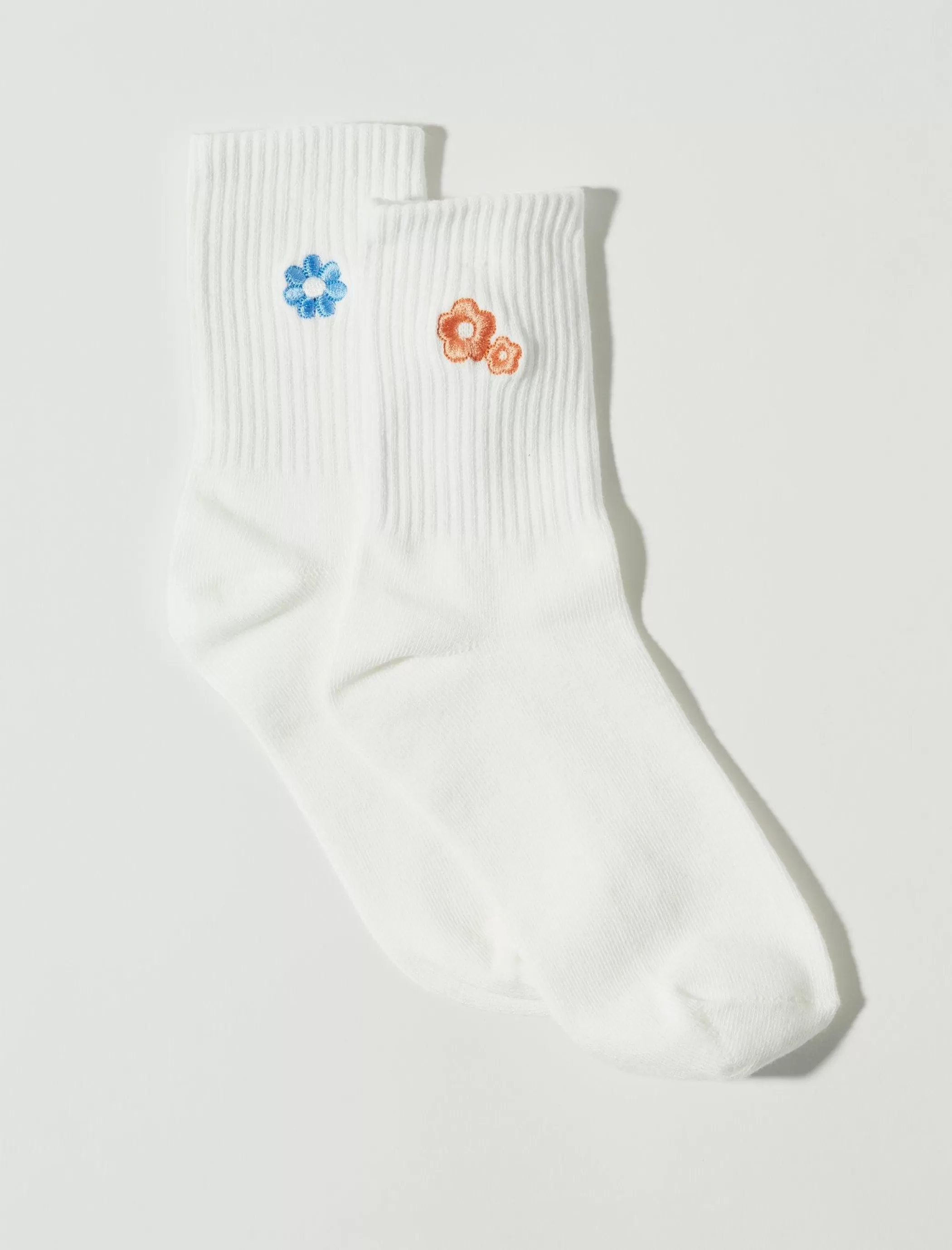 Lucky Brand Socks*retro flower embroidered sock pack white