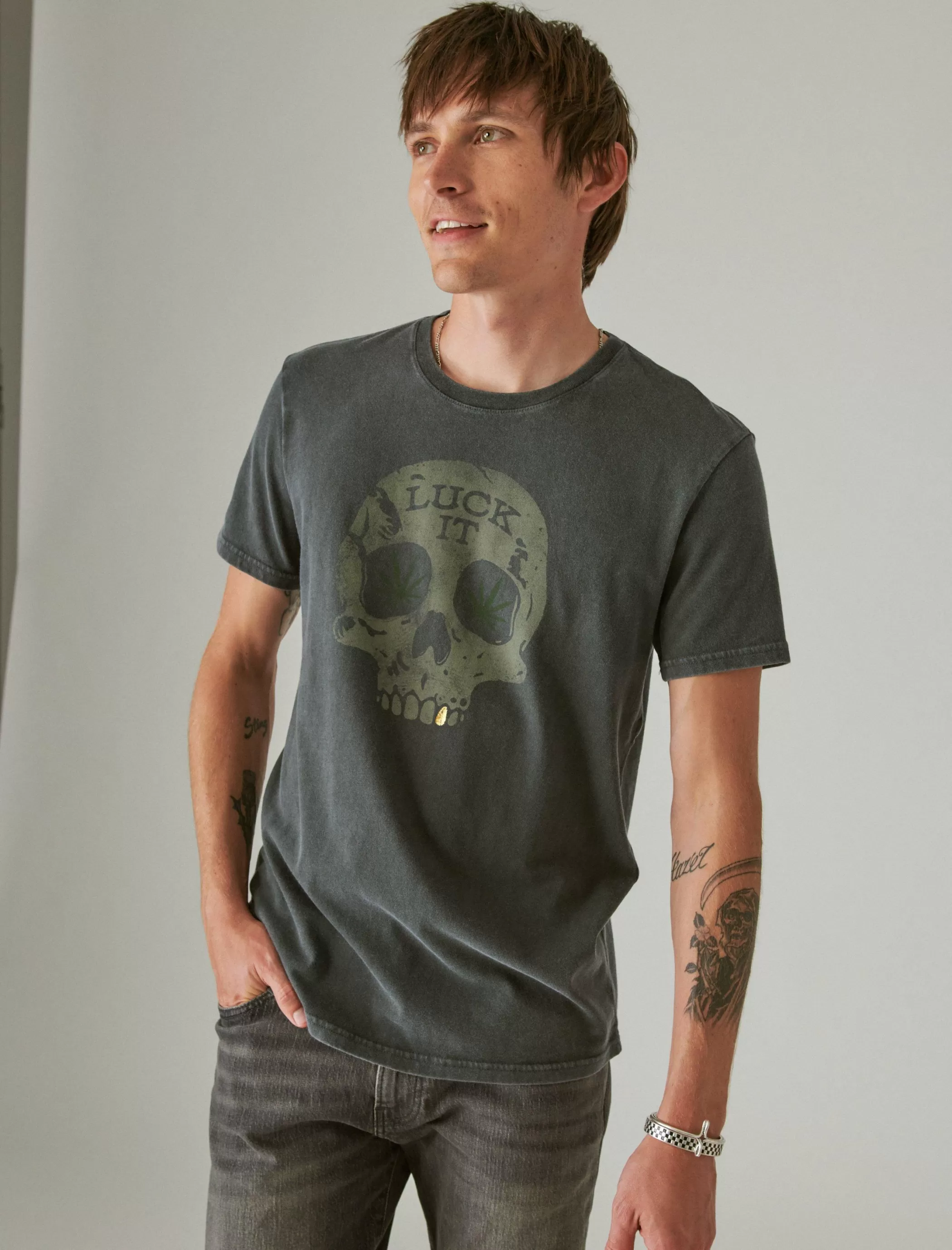 Lucky Brand Graphic Tees*skull luck it raven